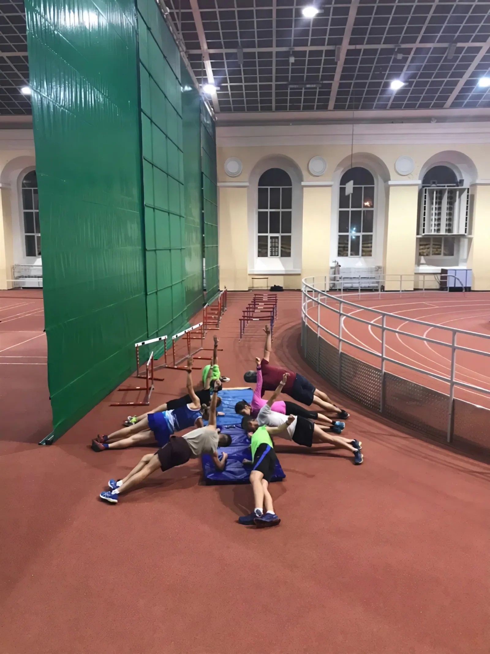 Групповая тренировка по ОФП в манеже