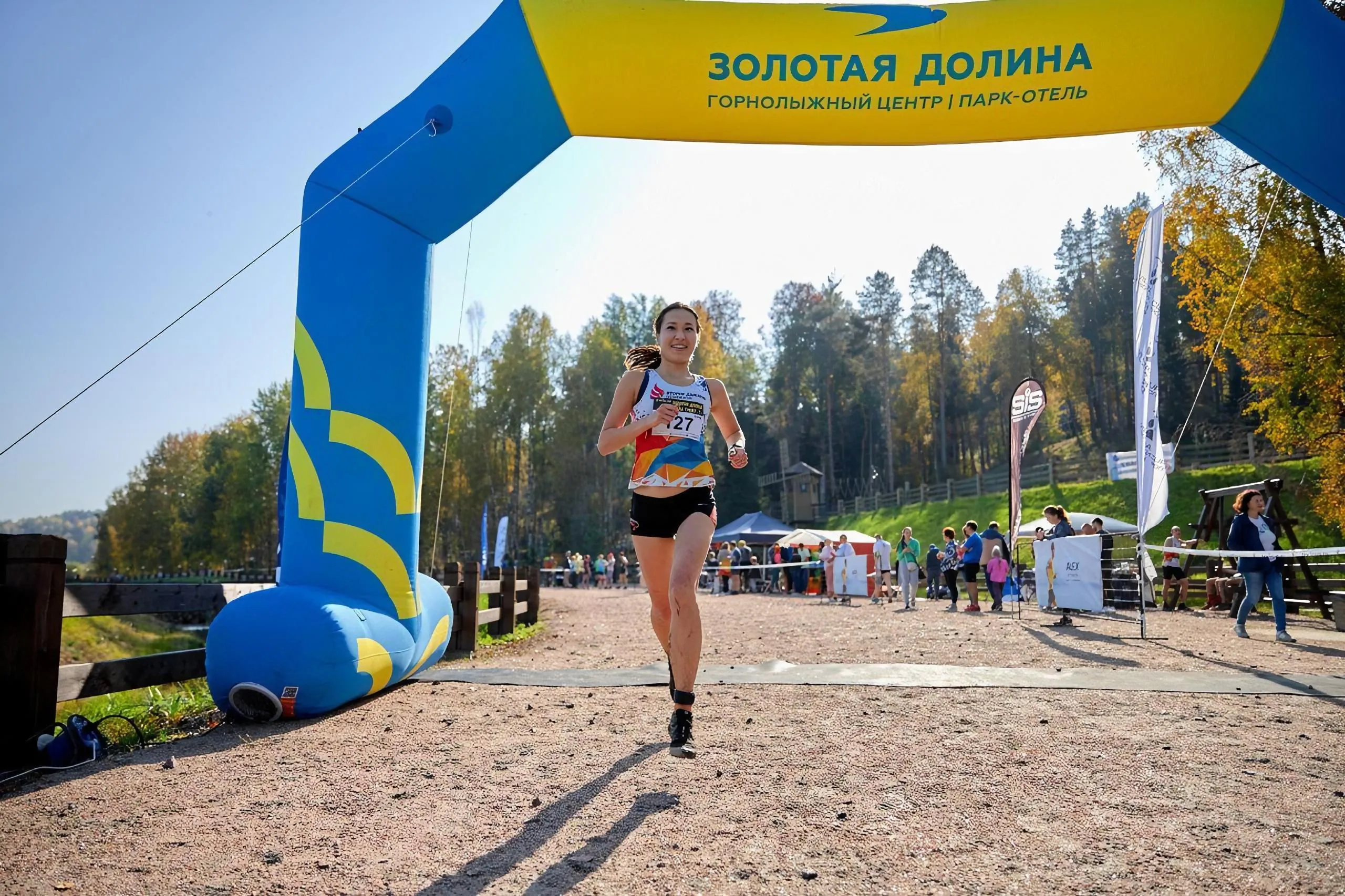 Анастасия Егорова финиширует на забеге в Золотой долине